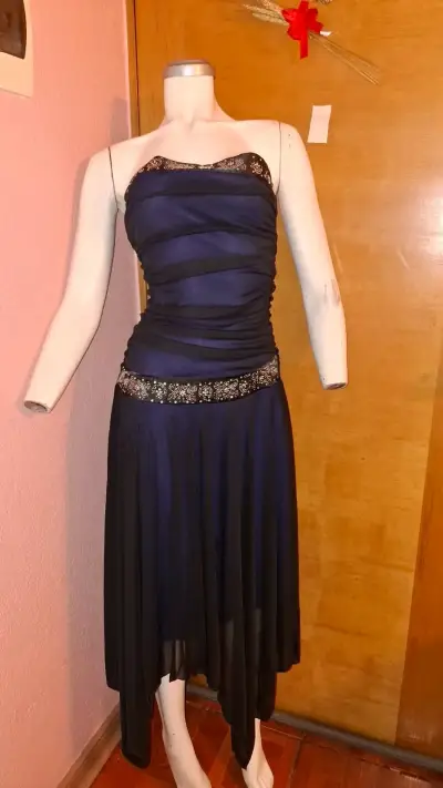 Vestido de Fiesta Azul Oscuro con Detalles Brillantes - miniatura 1