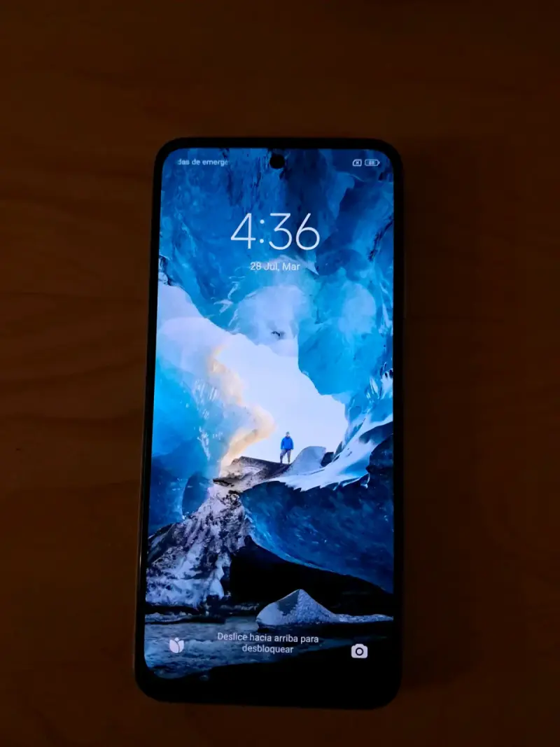 Smartphone Xiaomi con pantalla grande y diseño moderno - 1