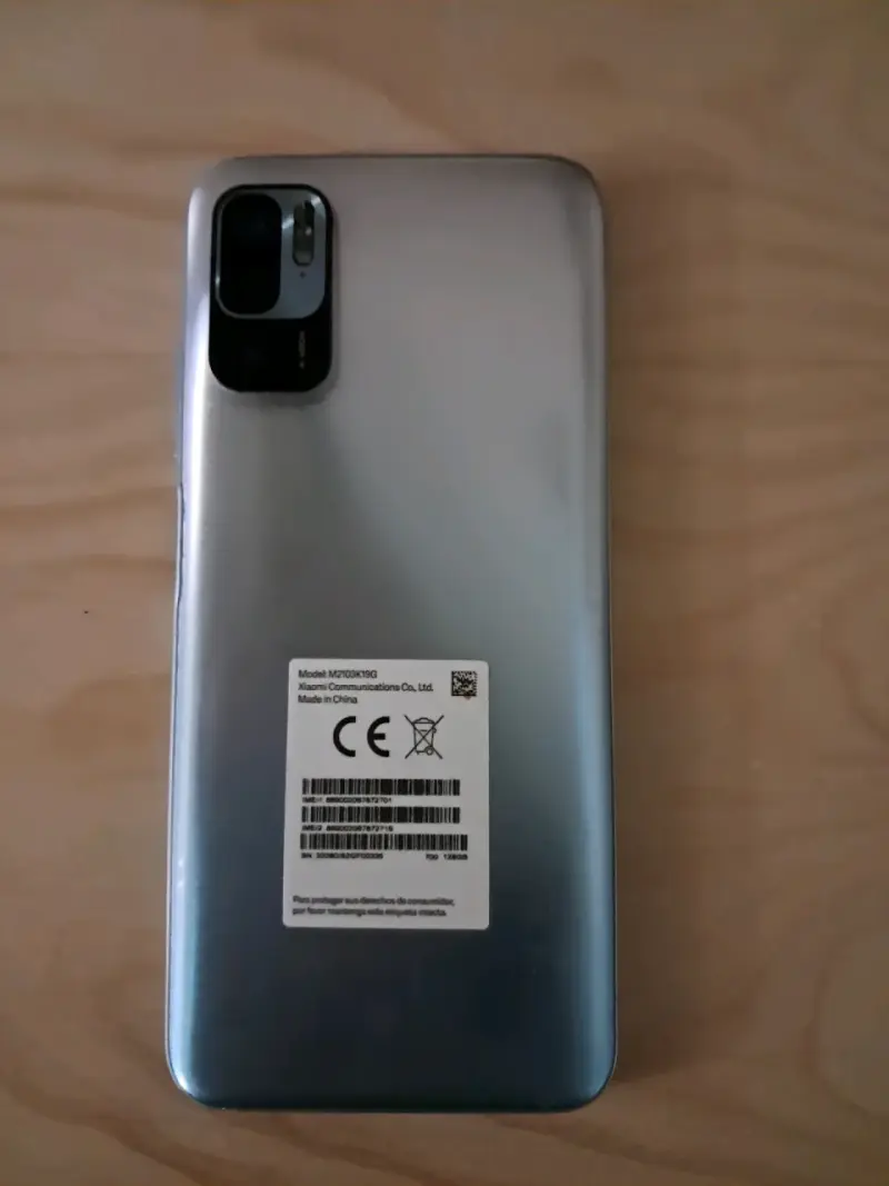 Smartphone Xiaomi con pantalla grande y diseño moderno - 2