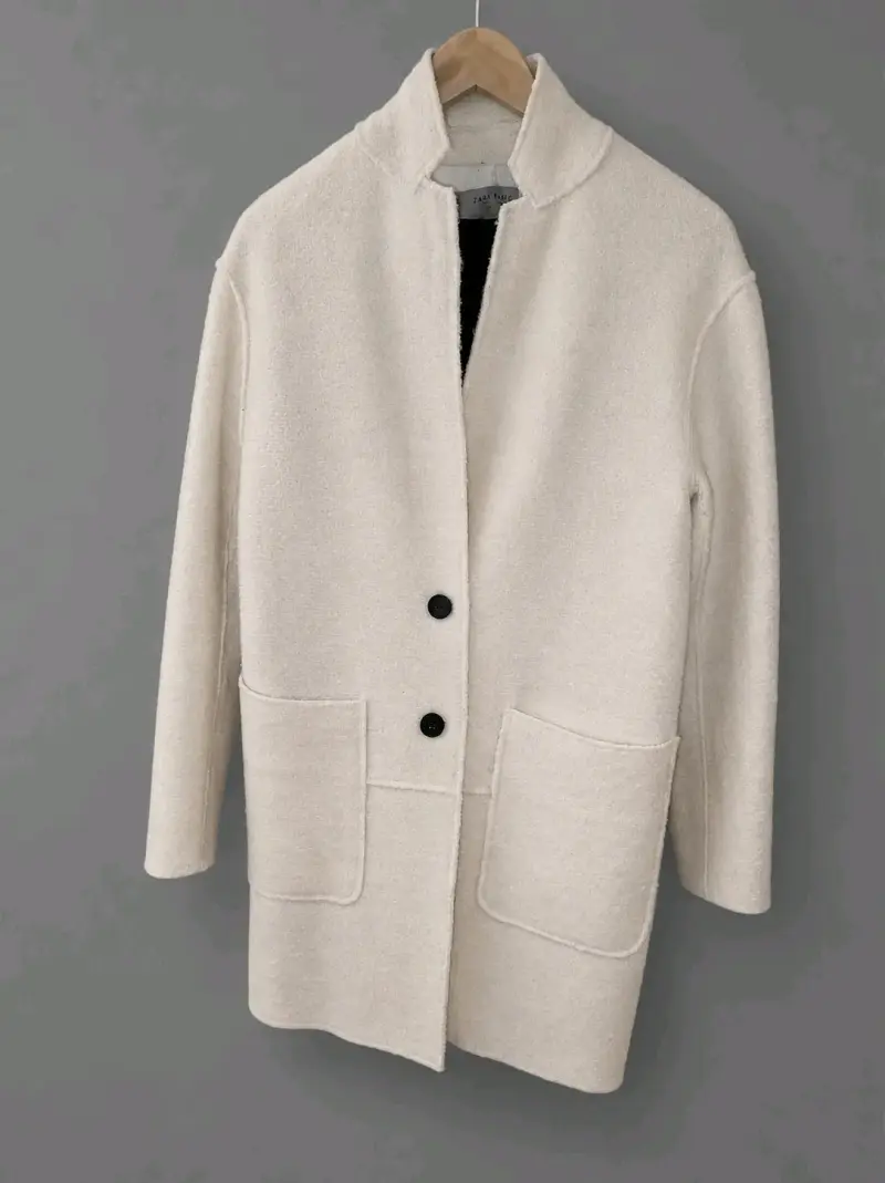 Abrigo Zara Basic blanco elegante - 1