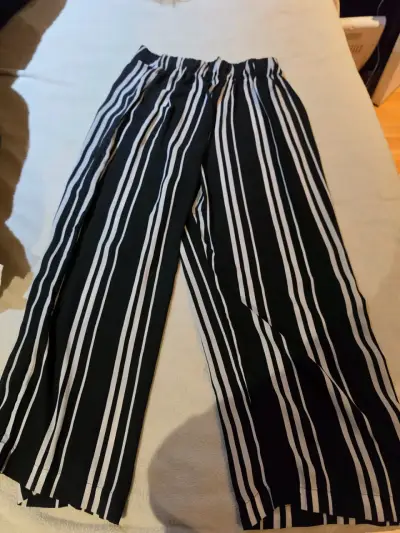 Pantalones de rayas blanco y negro - miniatura 1