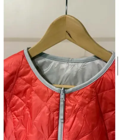 Chaqueta reversible acolchada gris y roja - miniatura 2