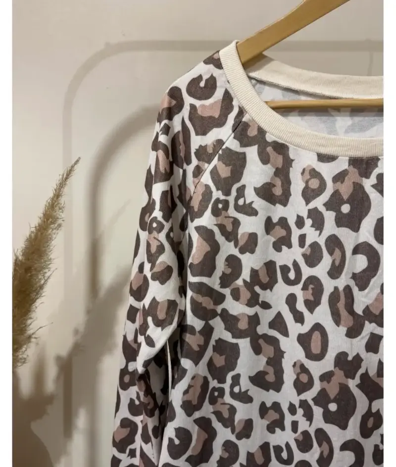 Polerón de mujer con estampado animal print - 2