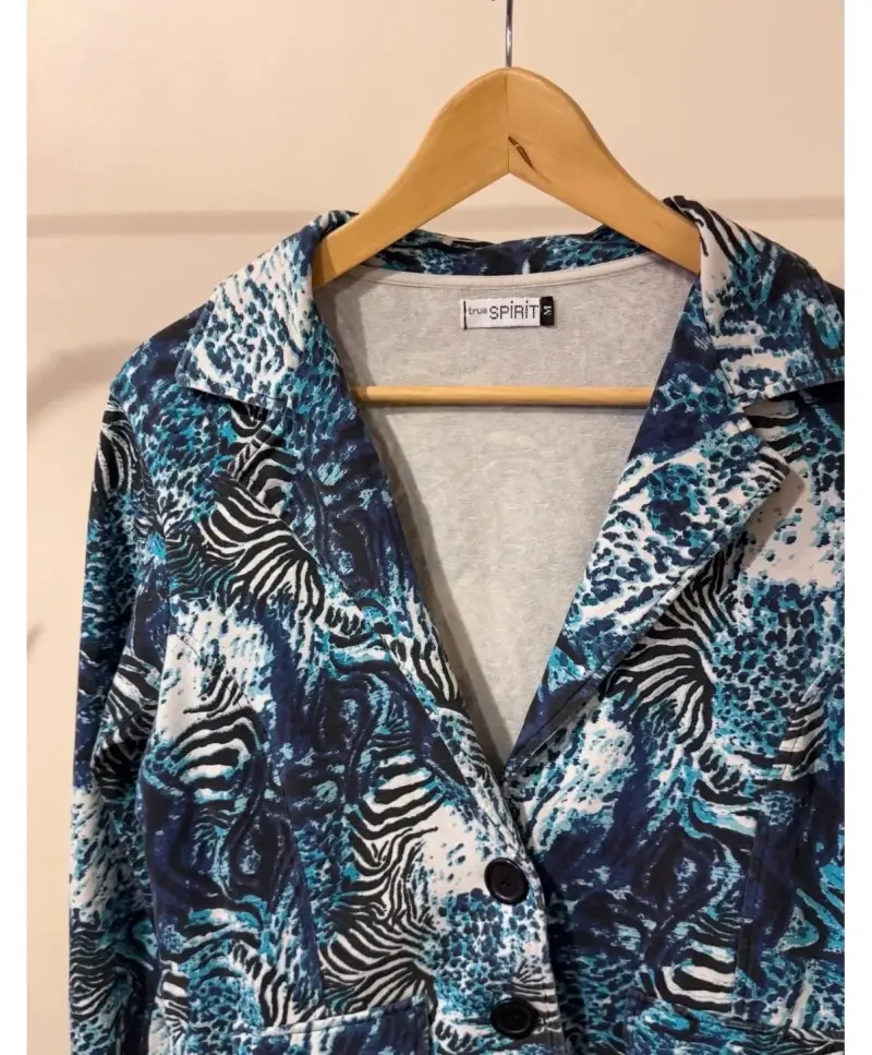 Chaqueta estampada azul y negra para mujer - 2