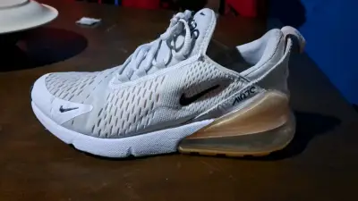 Zapatillas deportivas Nike Air Max 270 blancas - miniatura 1