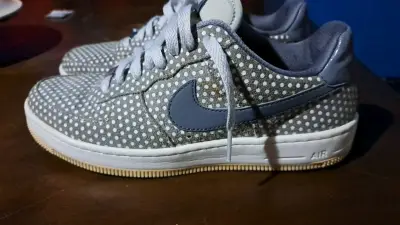 Zapatillas Nike Air Force 1 Lunares Grises - miniatura 2