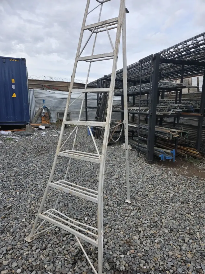 Escalera de aluminio para trabajo pesado - 1