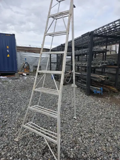 Escalera de aluminio para trabajo pesado - miniatura 1