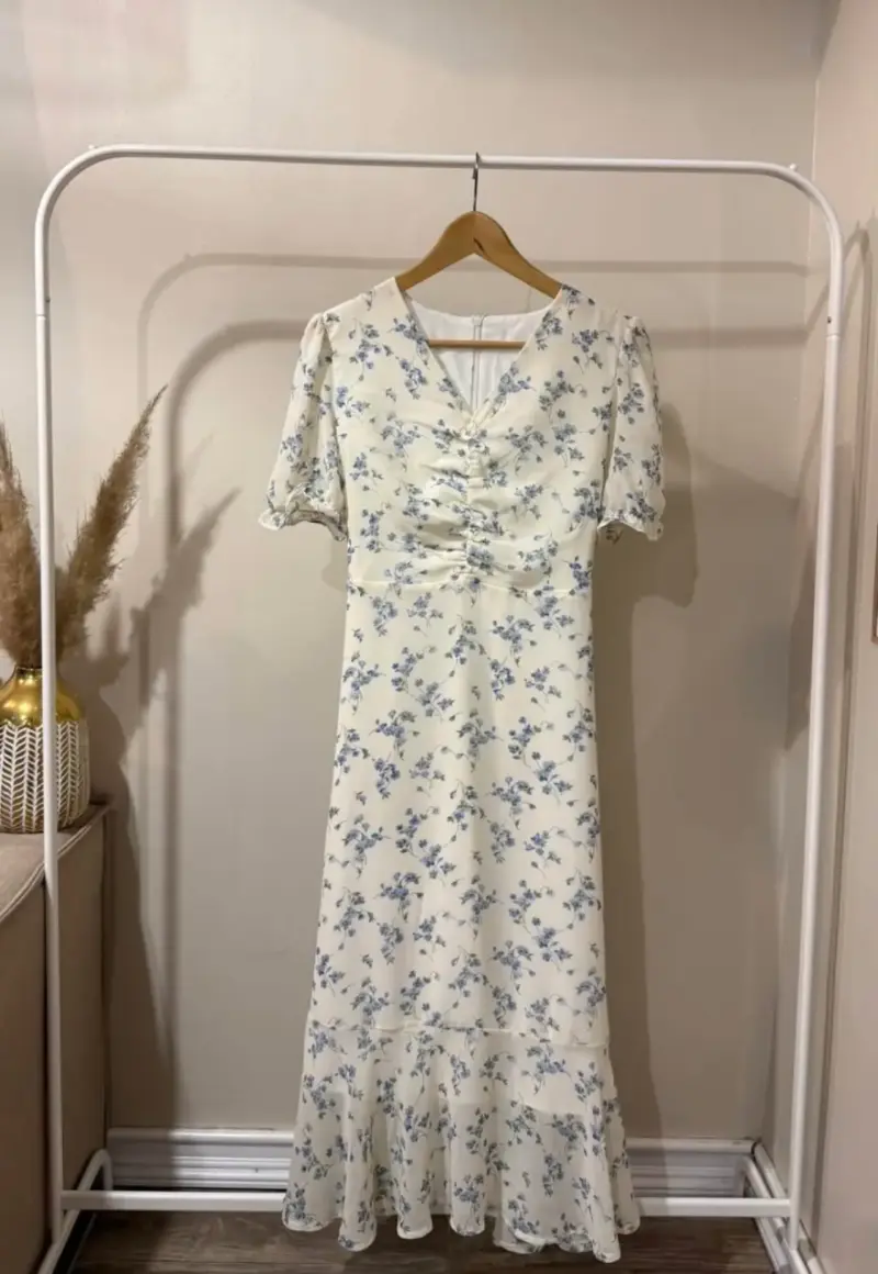 Vestido largo floral blanco con azul - 1