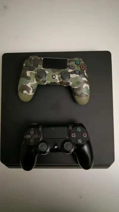 PlayStation 4 1Tb + 2 controles - miniatura 1