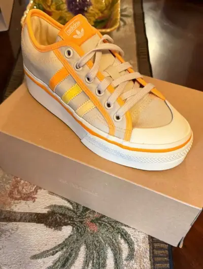 Zapatillas Adidas Nizza color beige y naranja - miniatura 1