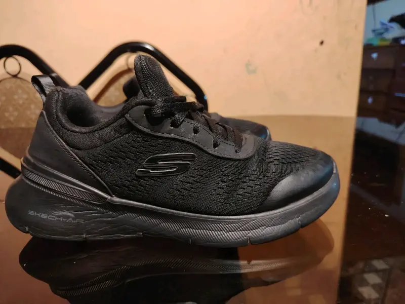 Zapatillas deportivas negras Skechers para hombre - 1