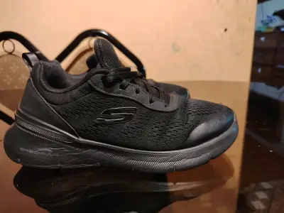 Zapatillas deportivas negras Skechers para hombre - miniatura 1