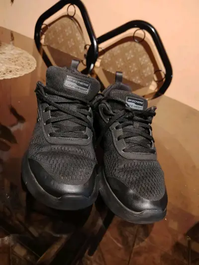 Zapatillas deportivas negras Skechers para hombre - miniatura 2