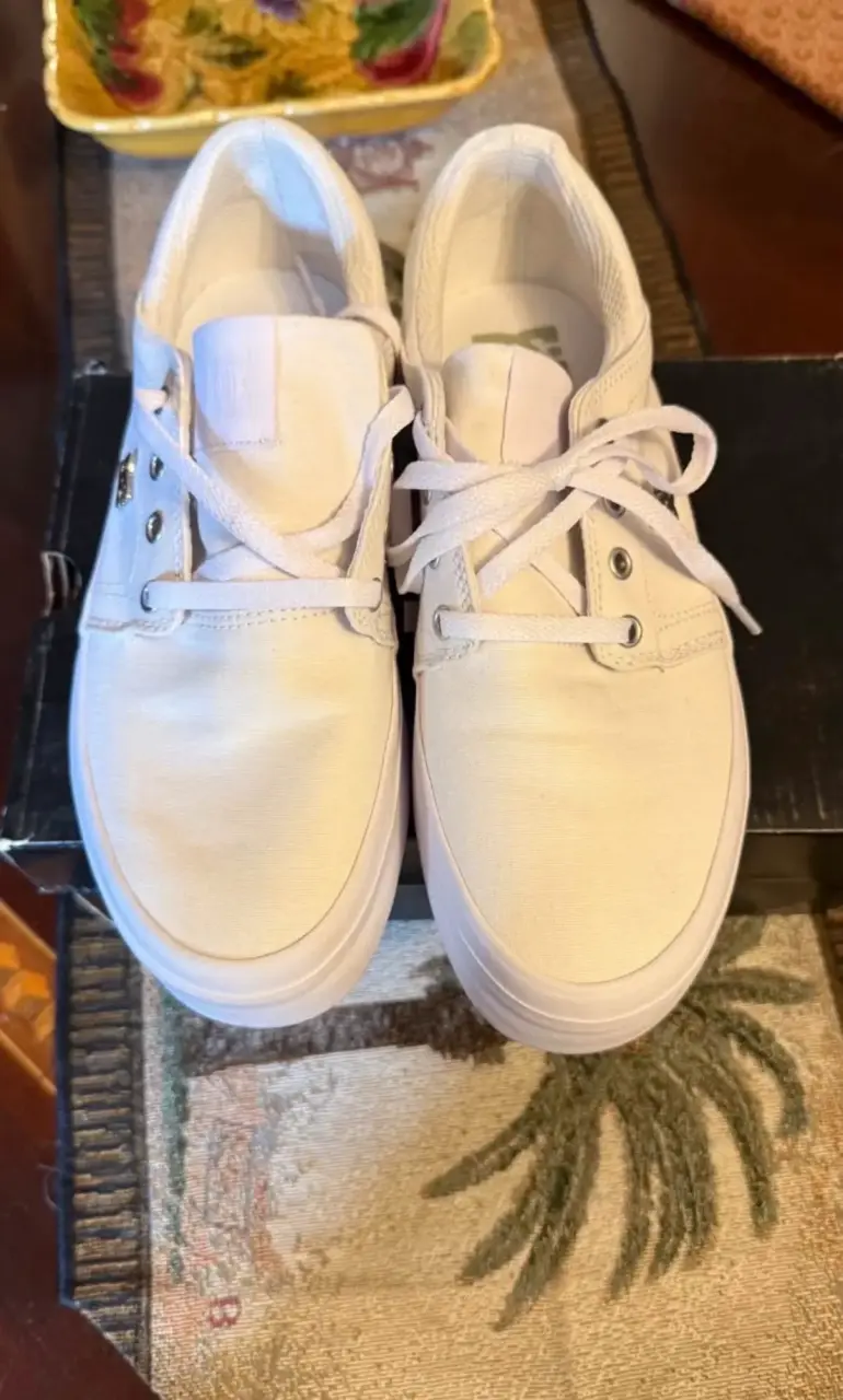 Zapatillas blancas DC para mujer en buen estado - 4