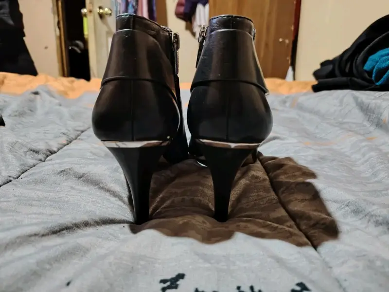 Botines de cuero negro con tacón alto - 6