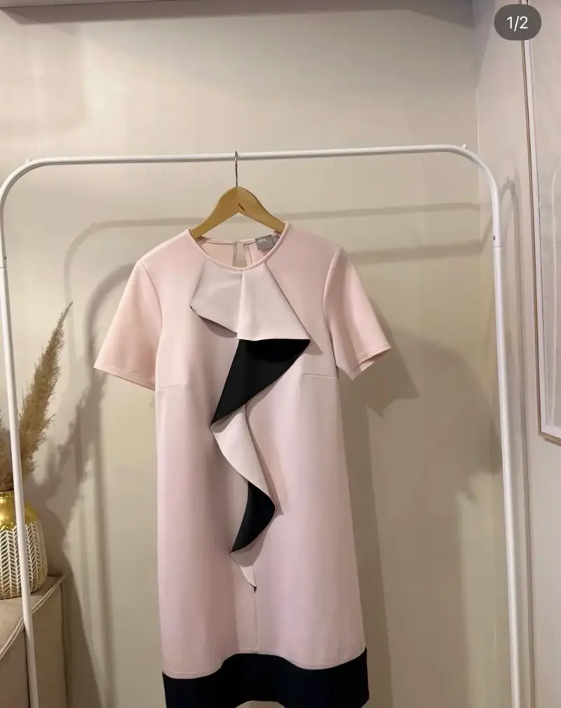 Vestido Asos rosa con volantes - 1