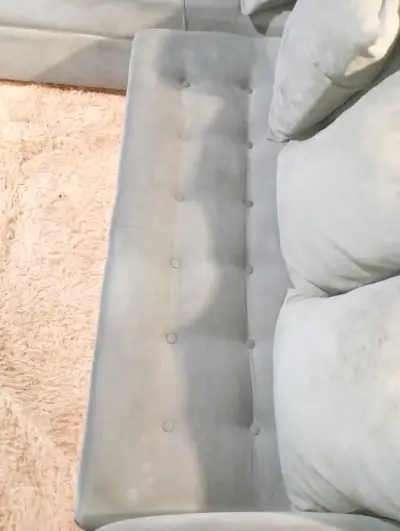 Sofá seccional gris con chaise longue - miniatura 3