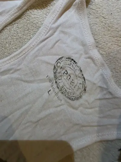 Polera Opposite sin mangas con diseño de perro - miniatura 2