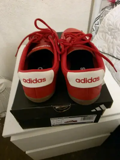 Zapatillas rojas Adidas Grand Court LO - miniatura 3