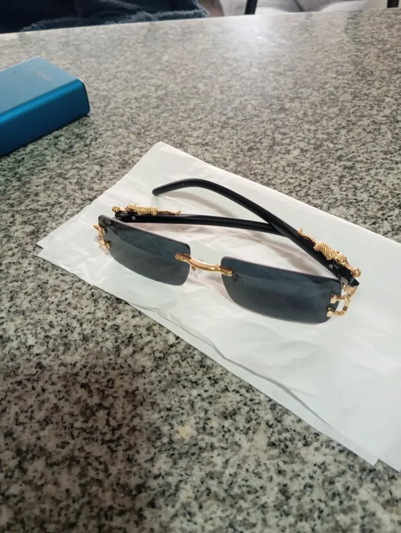 Gafas de sol con detalles dorados elegantes - 2