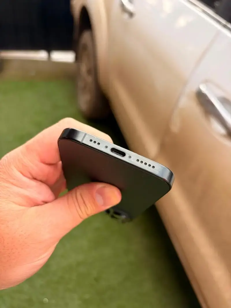 iPhone 16 Pro  128GB en buen estado - 6