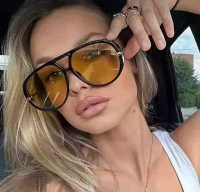 Gafas de sol estilo aviador con lentes amarillas - miniatura 2