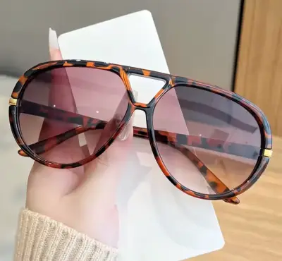 Gafas de sol estilo aviador con lentes amarillas - miniatura 3