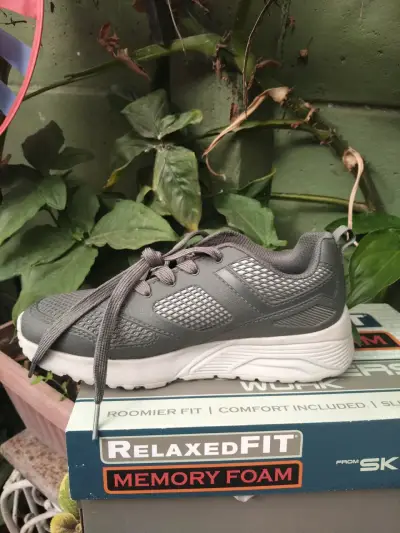Zapatillas Skechers Relaxed Fit Memory Foam Gris - miniatura 3