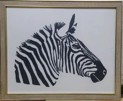 Cuadro bordado a mano de Cebra en Blanco y Negro - miniatura 2