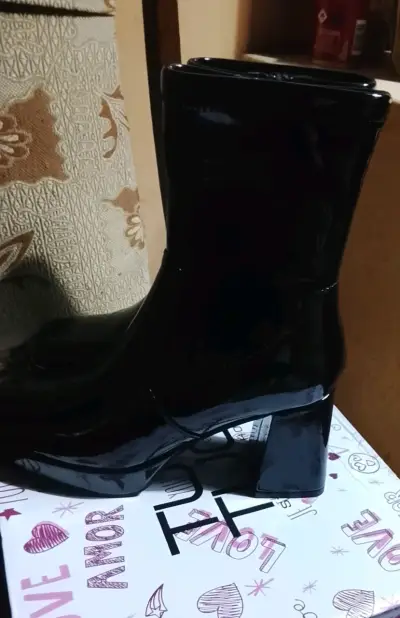 Botines de charol negro con tacón grueso - miniatura 4
