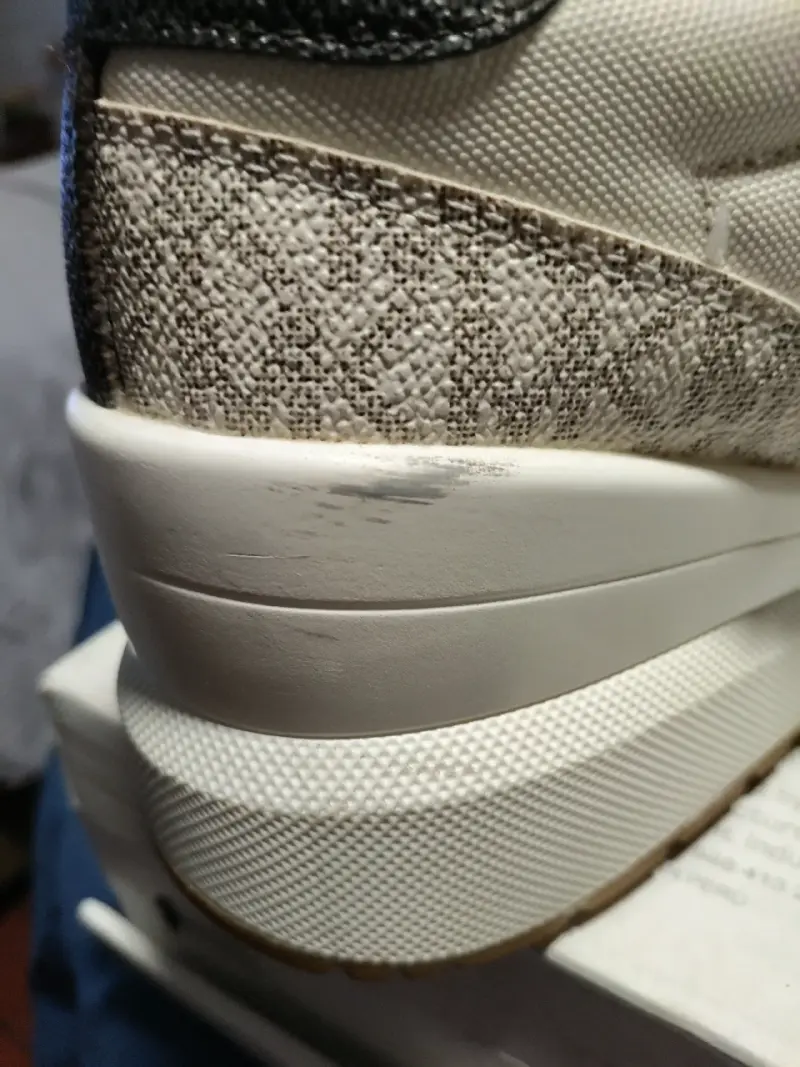 Zapatillas deportivas blancas con detalles beige - 3