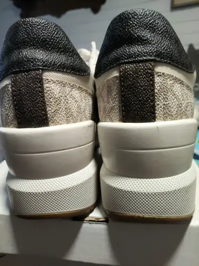 Zapatillas deportivas blancas con detalles beige - miniatura 5
