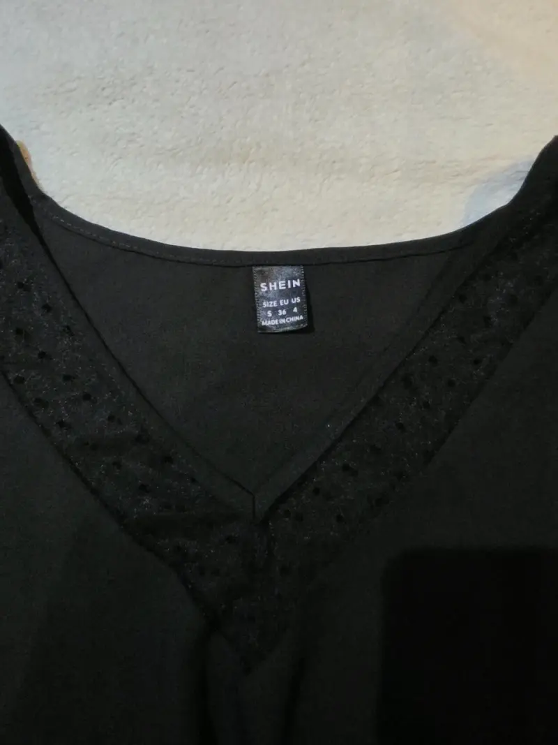 Blusa negra con encaje para mujer - 2