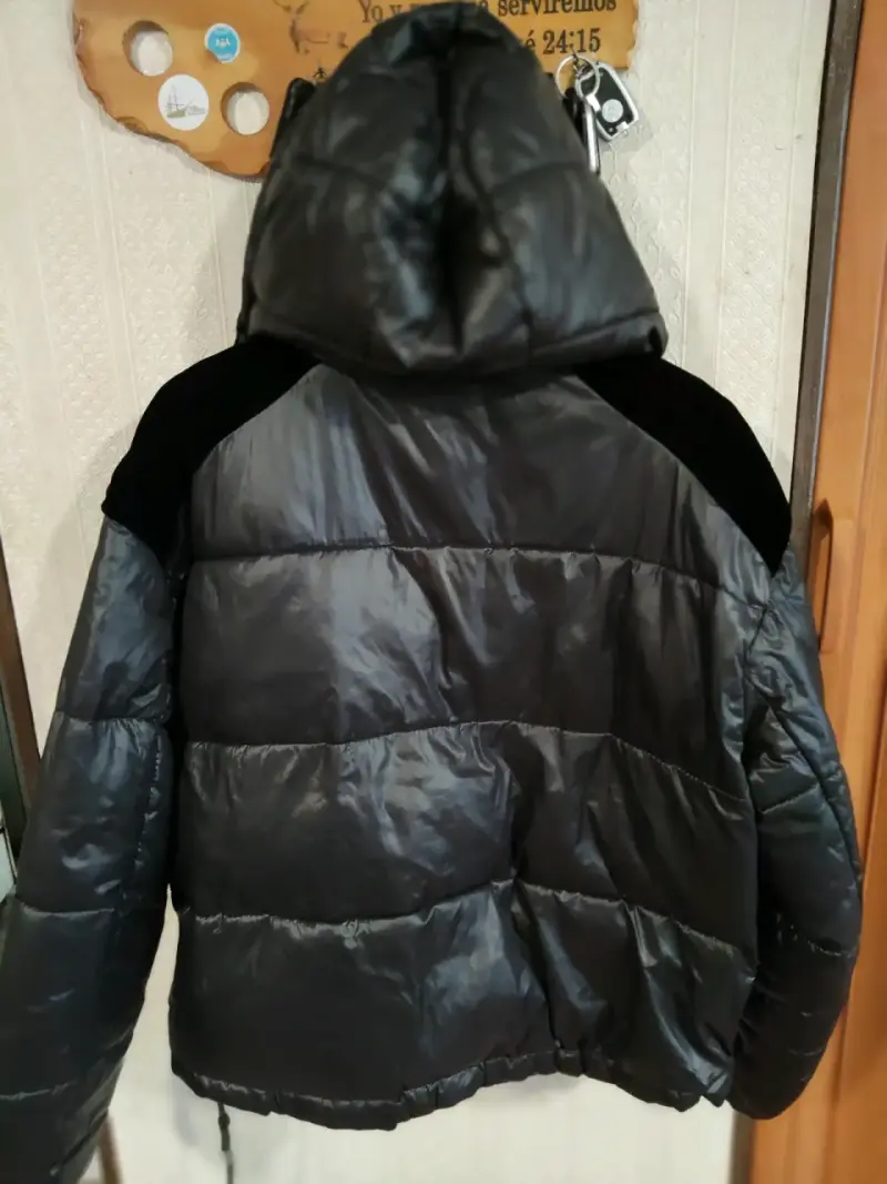 Chaqueta acolchada negra con capucha Sybilla - 1