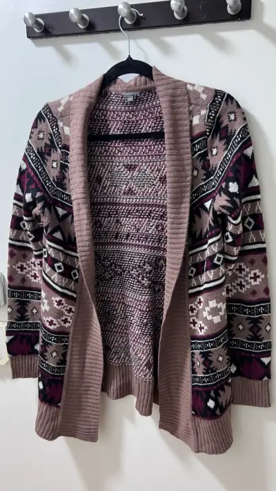 Cardigan tejido Charlotte Russe con diseño étnico - miniatura 1