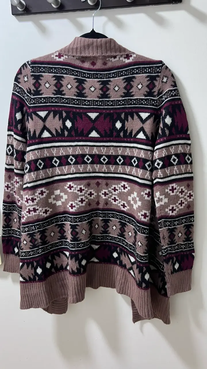 Cardigan tejido Charlotte Russe con diseño étnico - 2