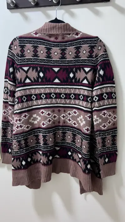 Cardigan tejido Charlotte Russe con diseño étnico - miniatura 2
