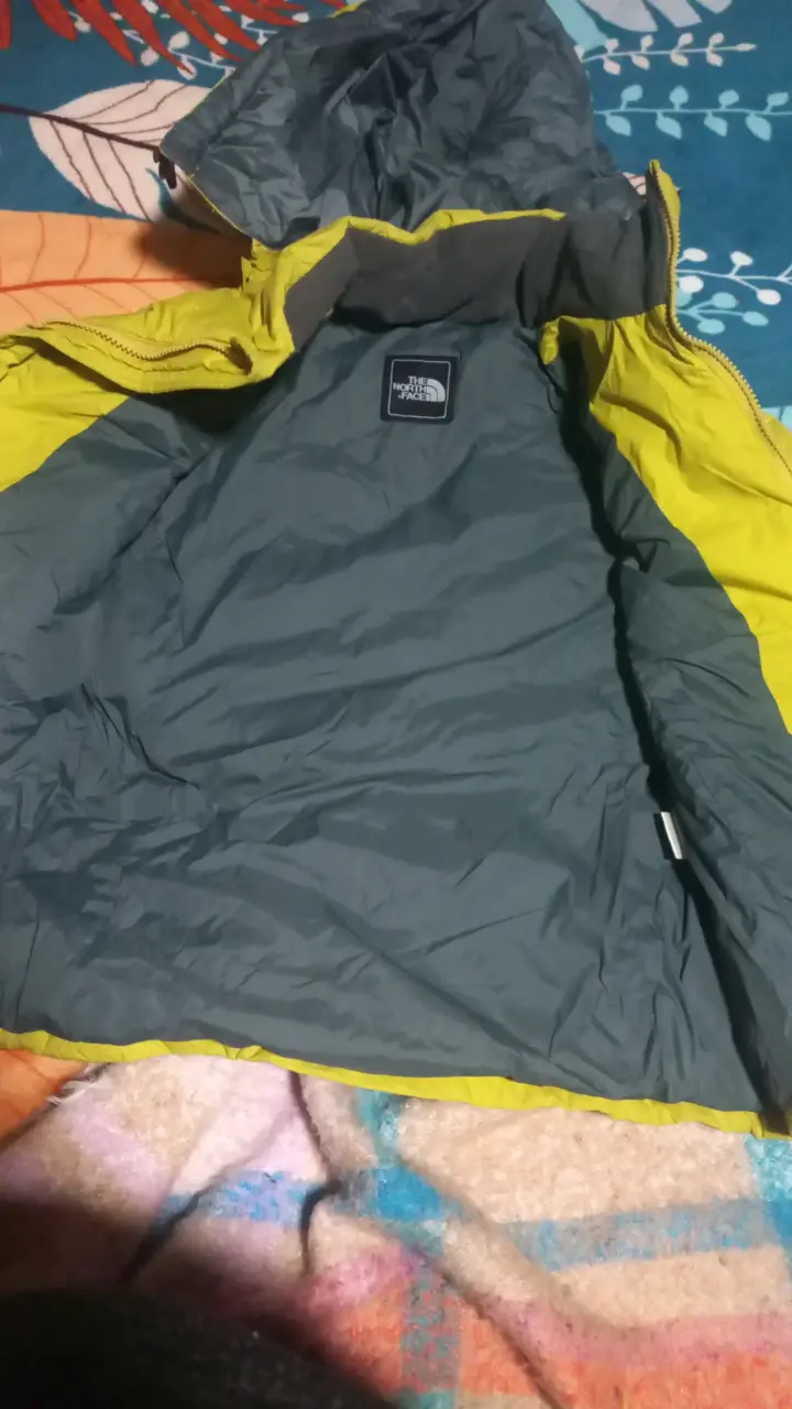Chaqueta The North Face amarilla para invierno - 2