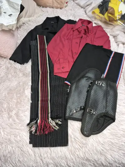 Conjunto de ropa tradicional con botas - miniatura 1