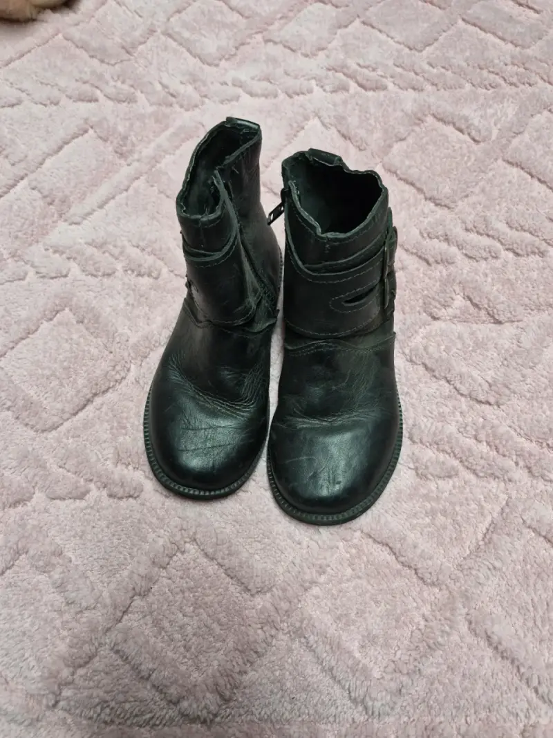 Conjunto de ropa tradicional con botas - 2