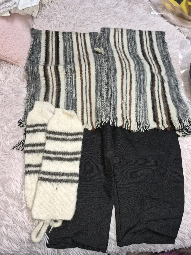 Conjunto de ropa tradicional chilena con gorro y calcetas - 2