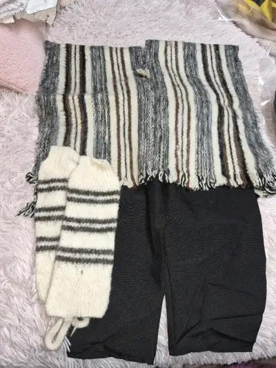 Conjunto de ropa tradicional chilena con gorro y calcetas - miniatura 2