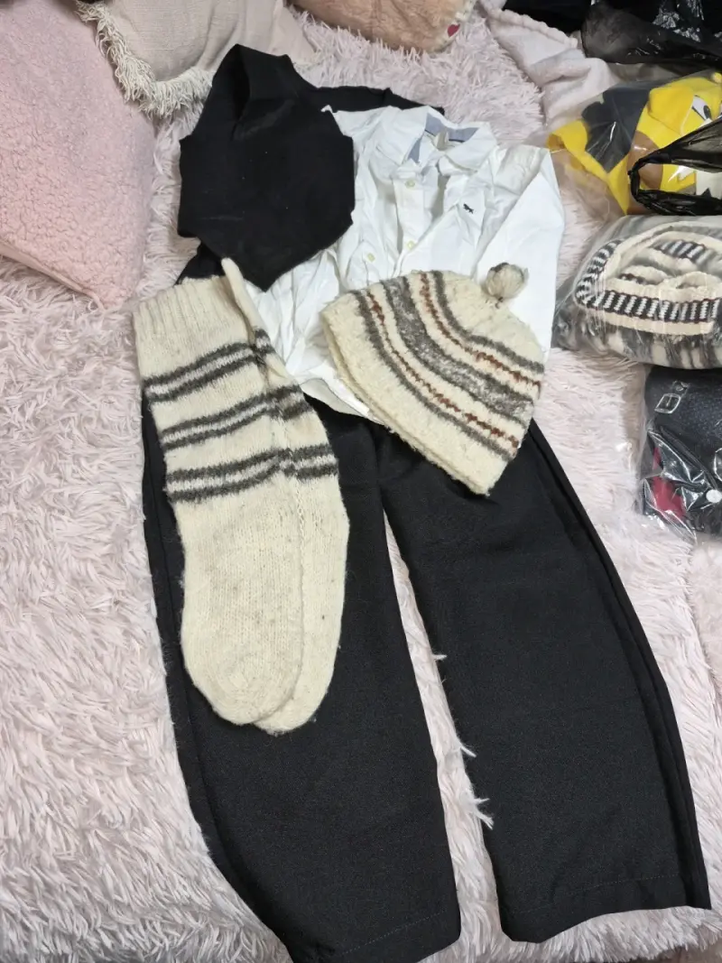 Conjunto de ropa tradicional chilena con gorro y calcetas - 3