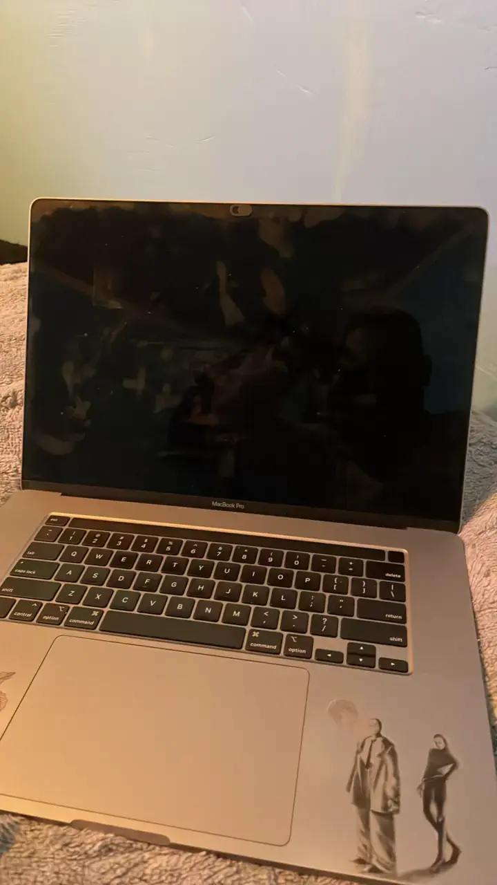 MacBook Pro 16” con Touch Bar en buen estad - 1