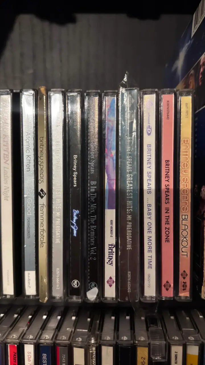 Colección de CDs y vinilos de Britney Spears - 1