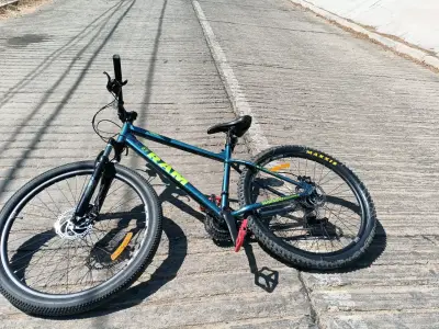 Bicicleta de montaña RAM con suspensión delantera - miniatura 3