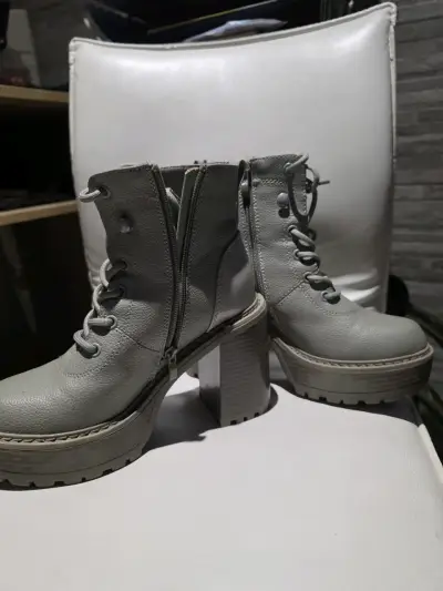 Botines 'Bata' de cuero gris con plataforma - miniatura 1