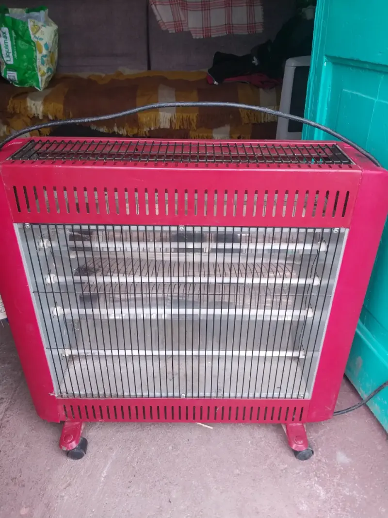 Calefactor eléctrico rojo Kendal con ruedas - 1