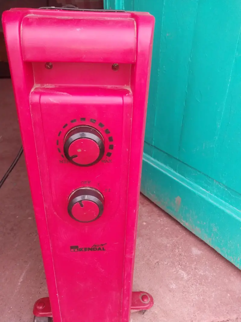 Calefactor eléctrico rojo Kendal con ruedas - 2
